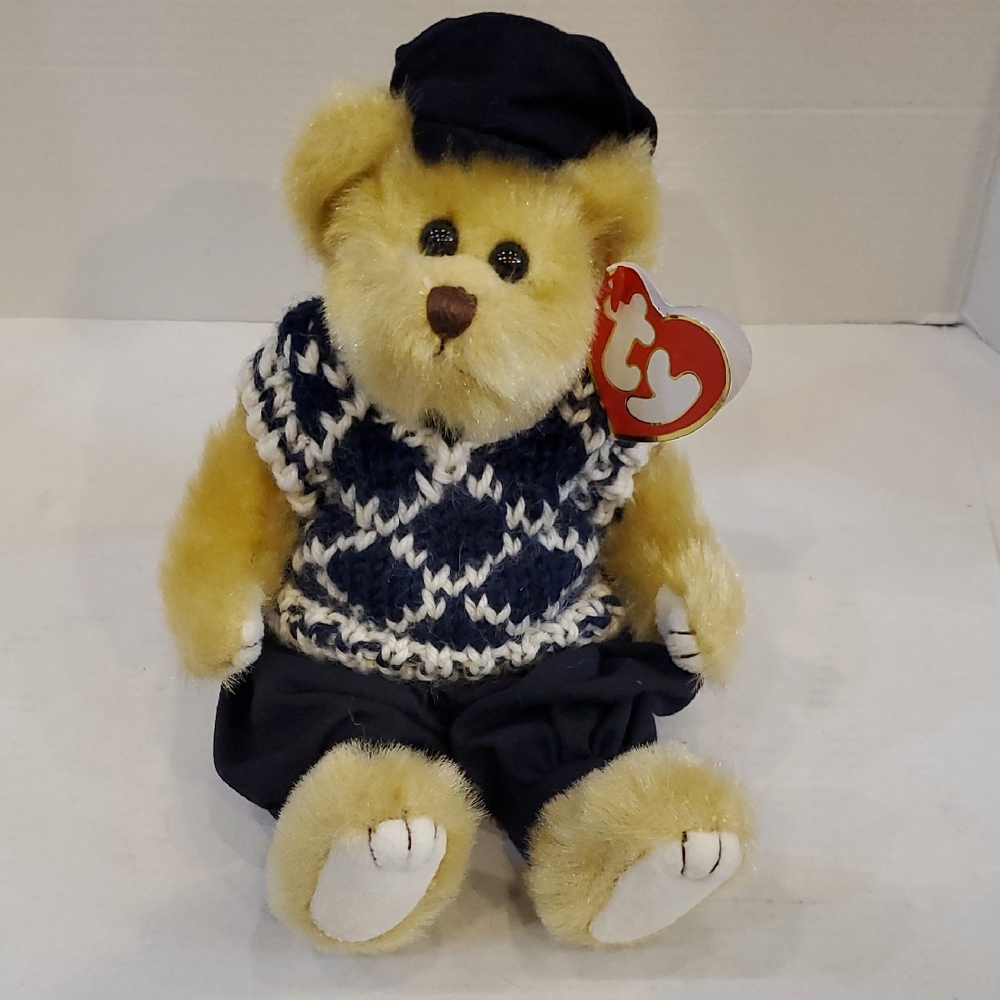 Ty Bear Mulligan in Navy and White Outfit